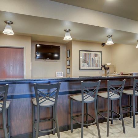 Cobblestone Inn & Suites-Kersey Екстериор снимка