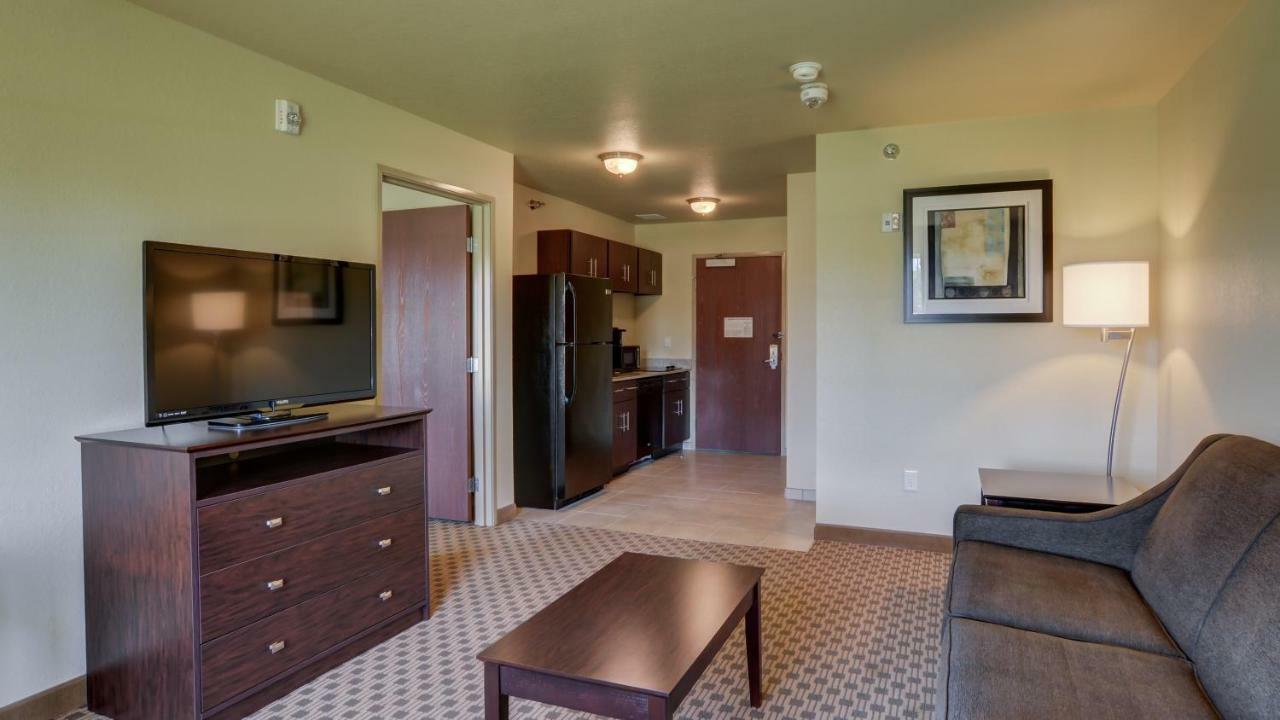 Cobblestone Inn & Suites-Kersey Екстериор снимка