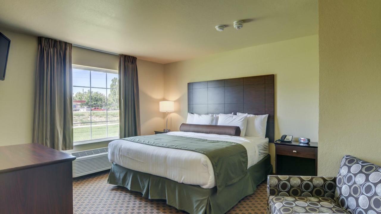 Cobblestone Inn & Suites-Kersey Екстериор снимка