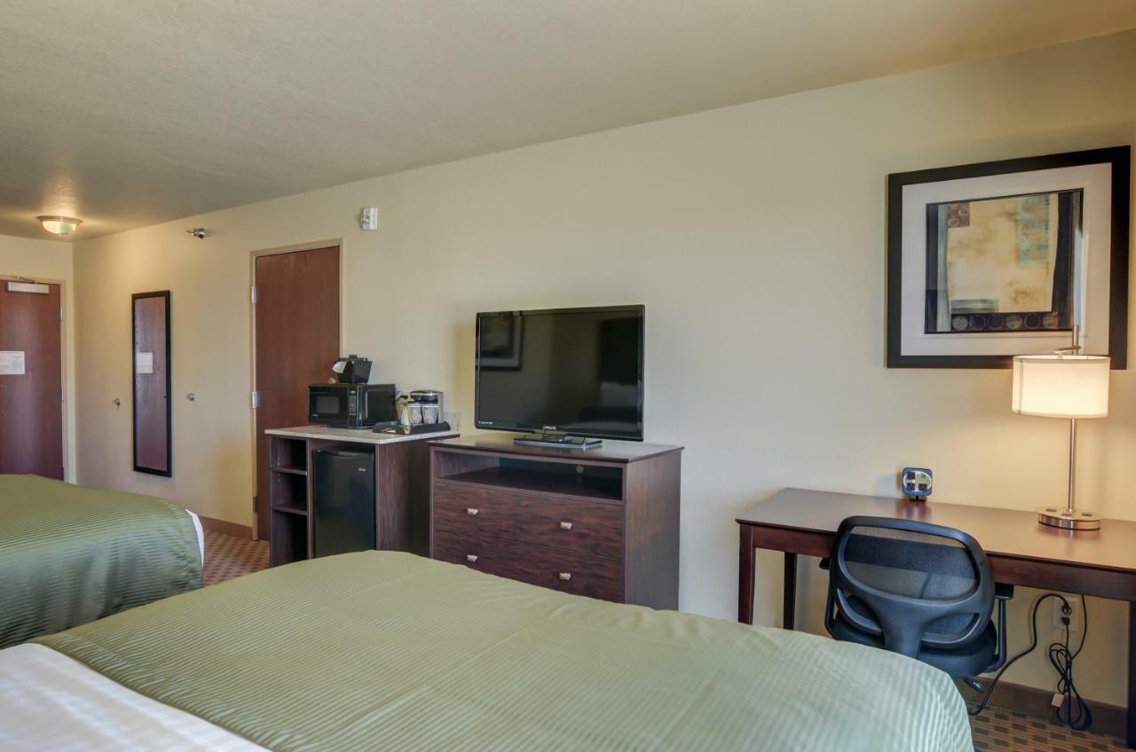 Cobblestone Inn & Suites-Kersey Екстериор снимка