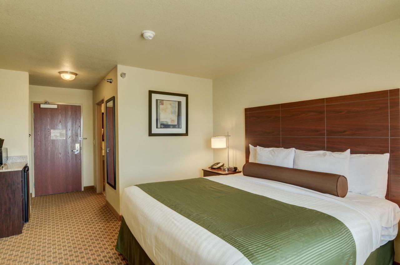 Cobblestone Inn & Suites-Kersey Екстериор снимка