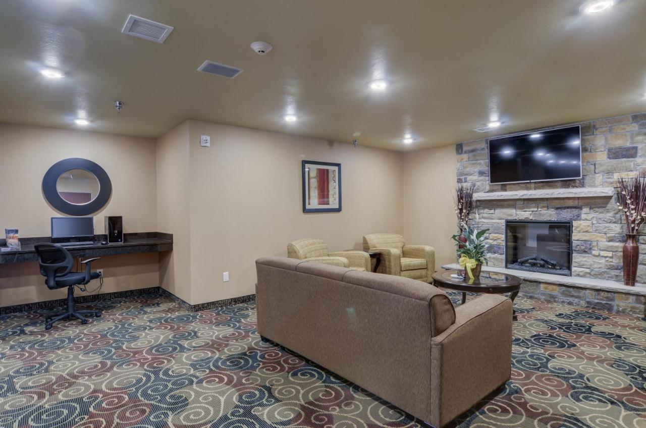 Cobblestone Inn & Suites-Kersey Екстериор снимка